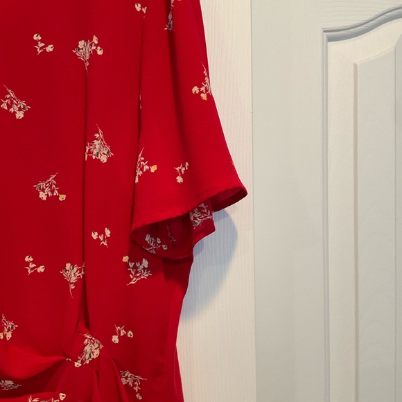 Vince Camuto Red Short Sleeve Blouse with Mock Sash - Picture 4 of 4